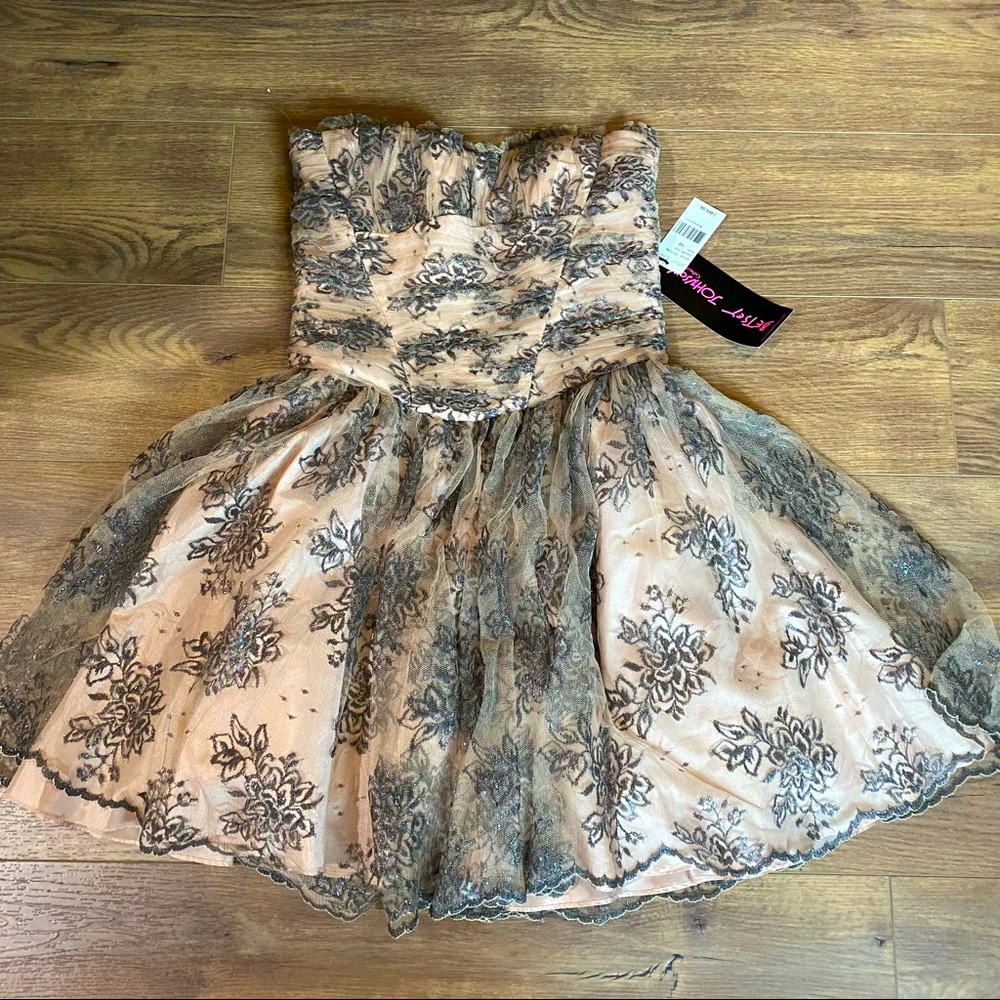 NWT BESTSEY JOHNSON LACE STRAPLESS PARTY GOWN